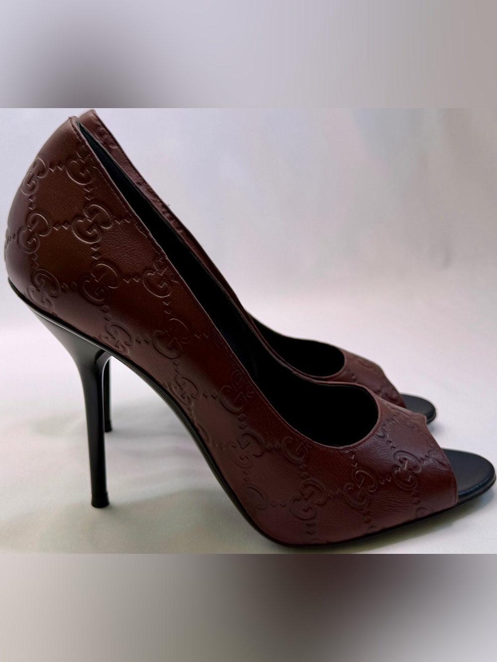 Gucci Aleppo Maroon Guccissima Embossed Leather Peep Toe Stiletto Pumps 38.5 - Picture 6 of 10
